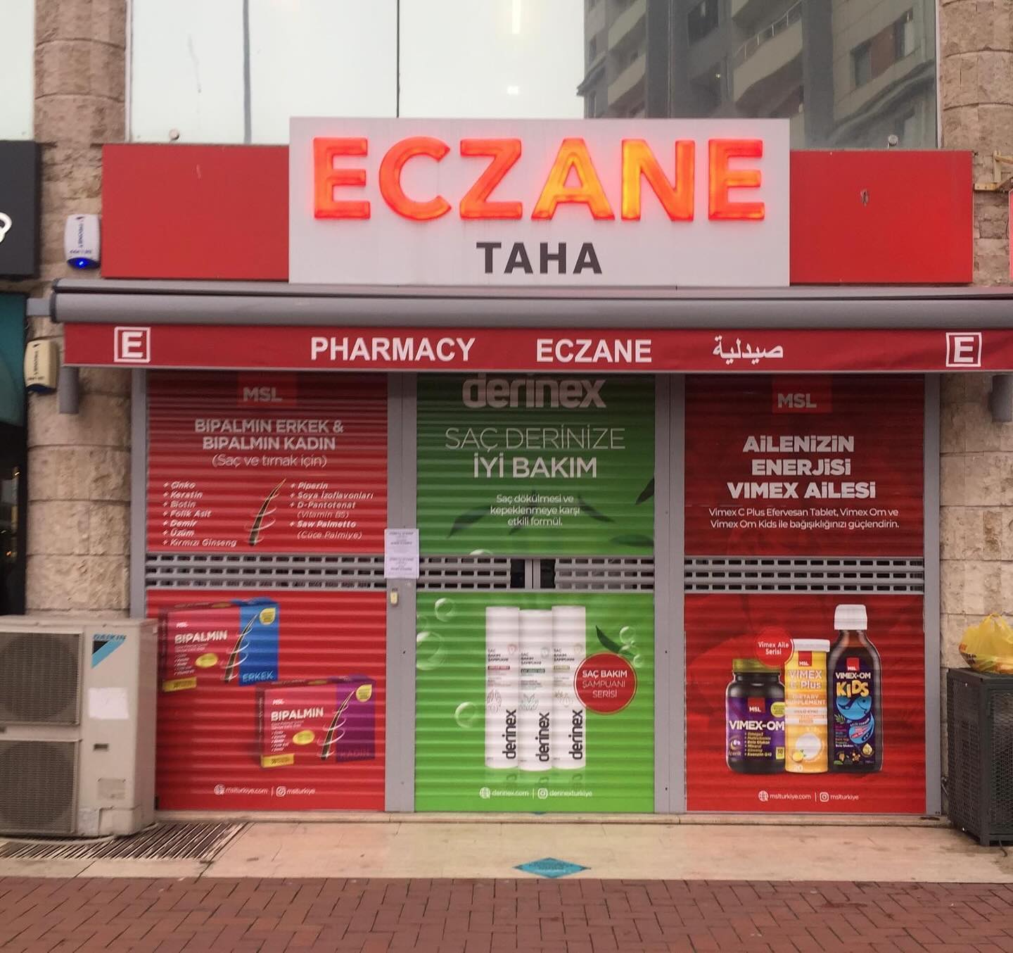 Eczane ışıklı tabela